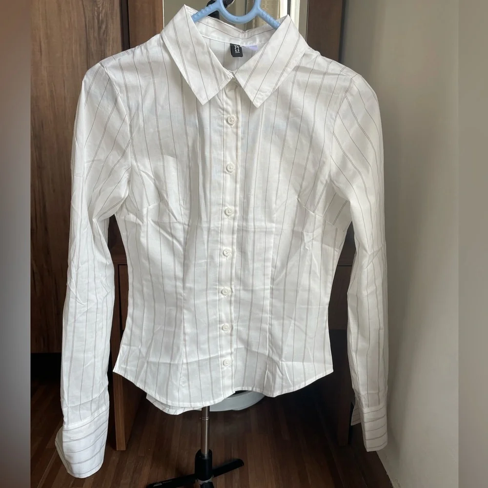 H&M white cotton poplin button down shirt •Size:XS•100%cotton•Brand new - Picture 5 of 7